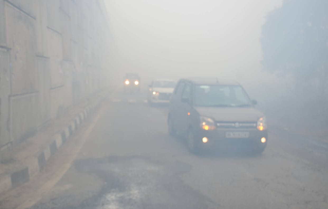 A dense fog covered the area since morning, but the sunshine that appeared in the afternoon had no effect.
