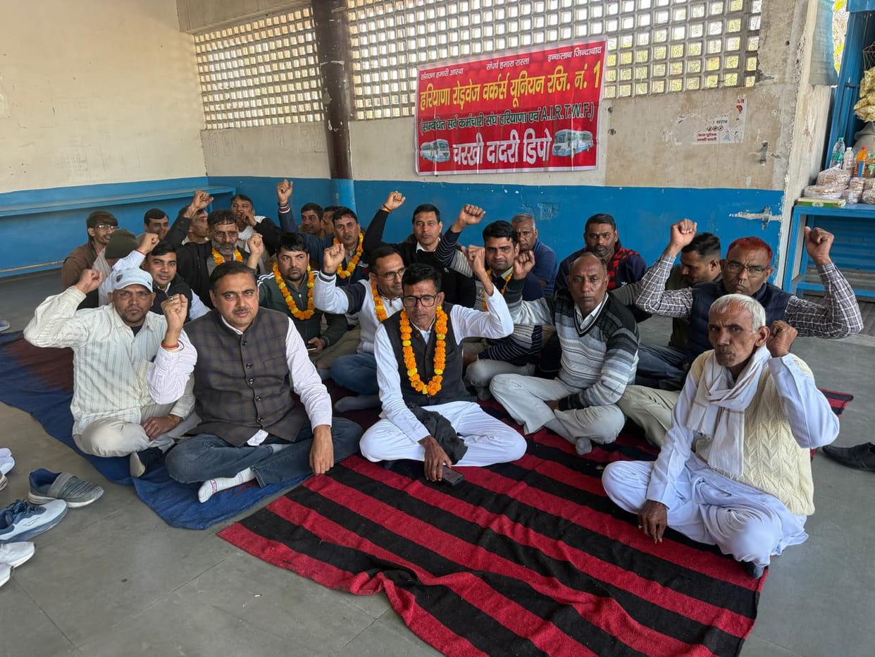 Roadways employees went on a seven-hour hunger strike, raising slogans against the government.