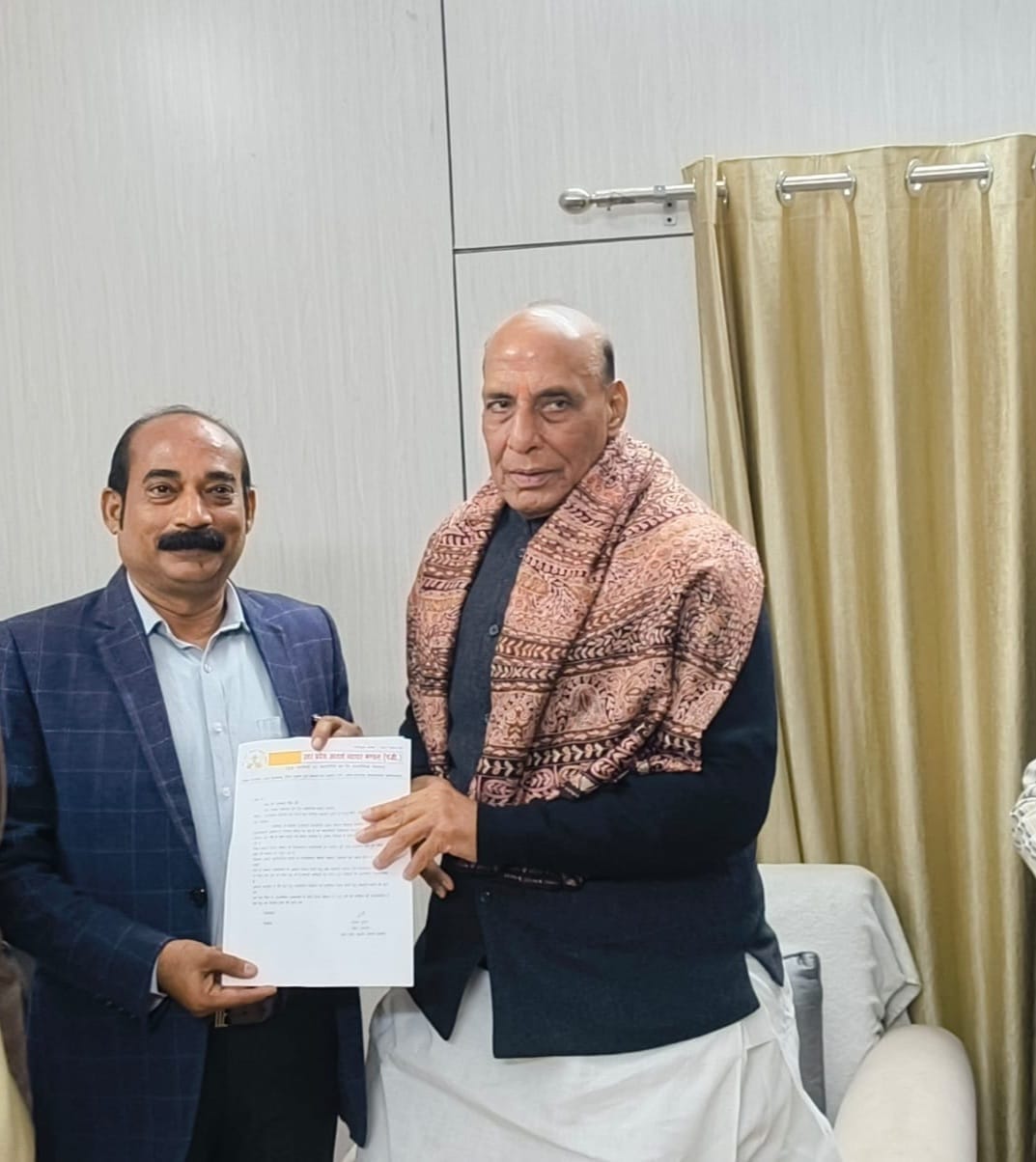 Meeting with Rajnath Singh, demand to save traditional trade