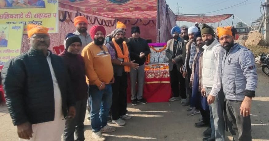 The Singh Sabha Gurdwara Committee organized a community meal (langar).