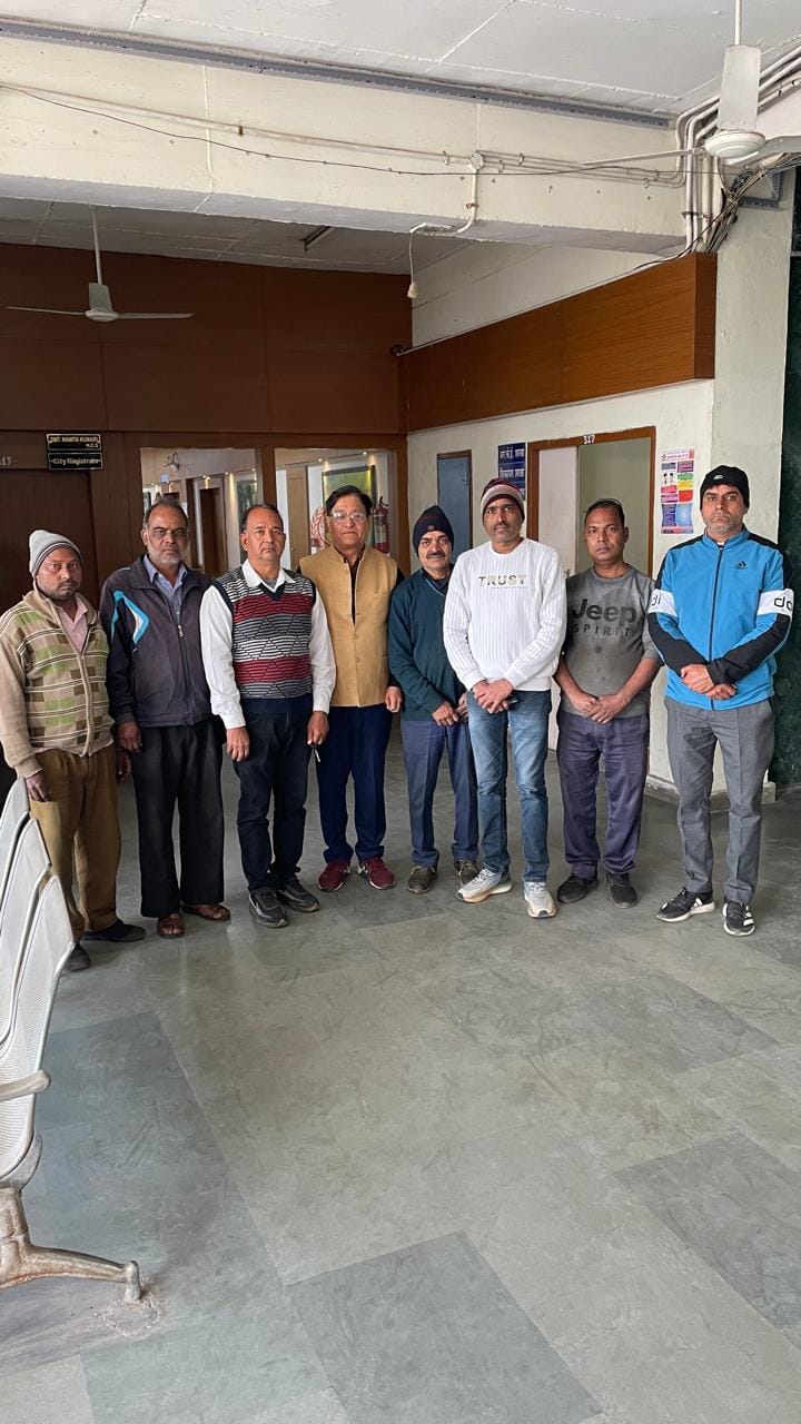 City traders met with the Deputy Commissioner to discuss the city's problems.