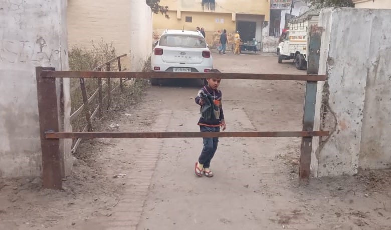 In Roza, the railway administration has closed all routes.
