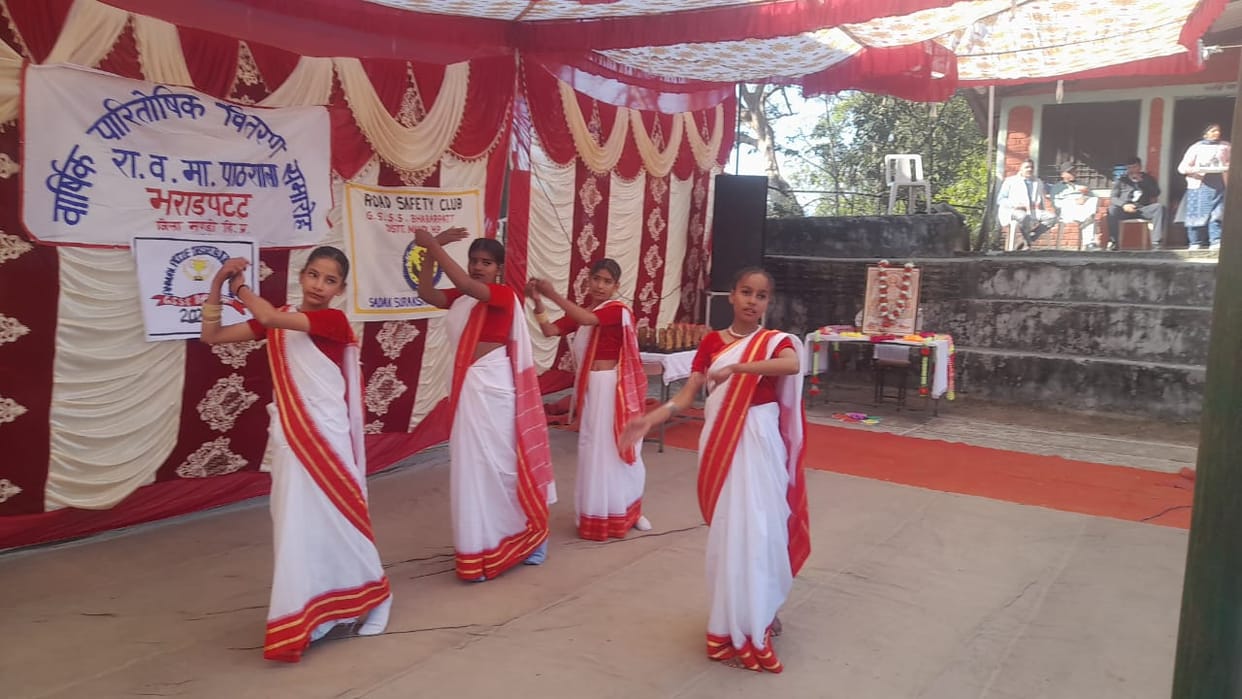 Meritorious students of Bharadpatt School received honor