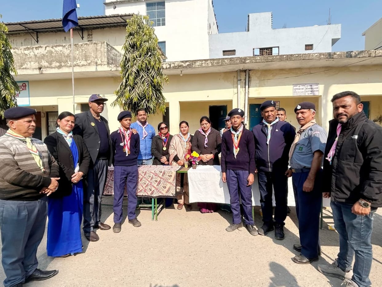 Sakshi received the award for best guide.