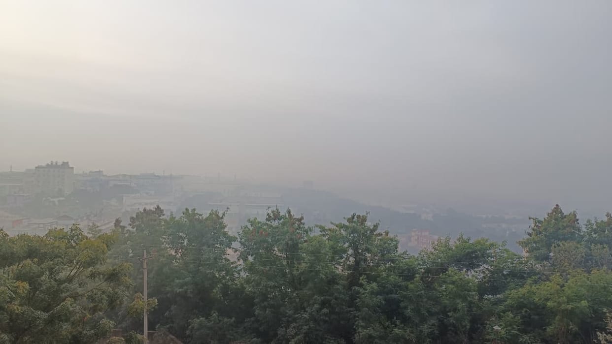 Fog engulfs BBN, dry cold worsens woes for workers and farmers