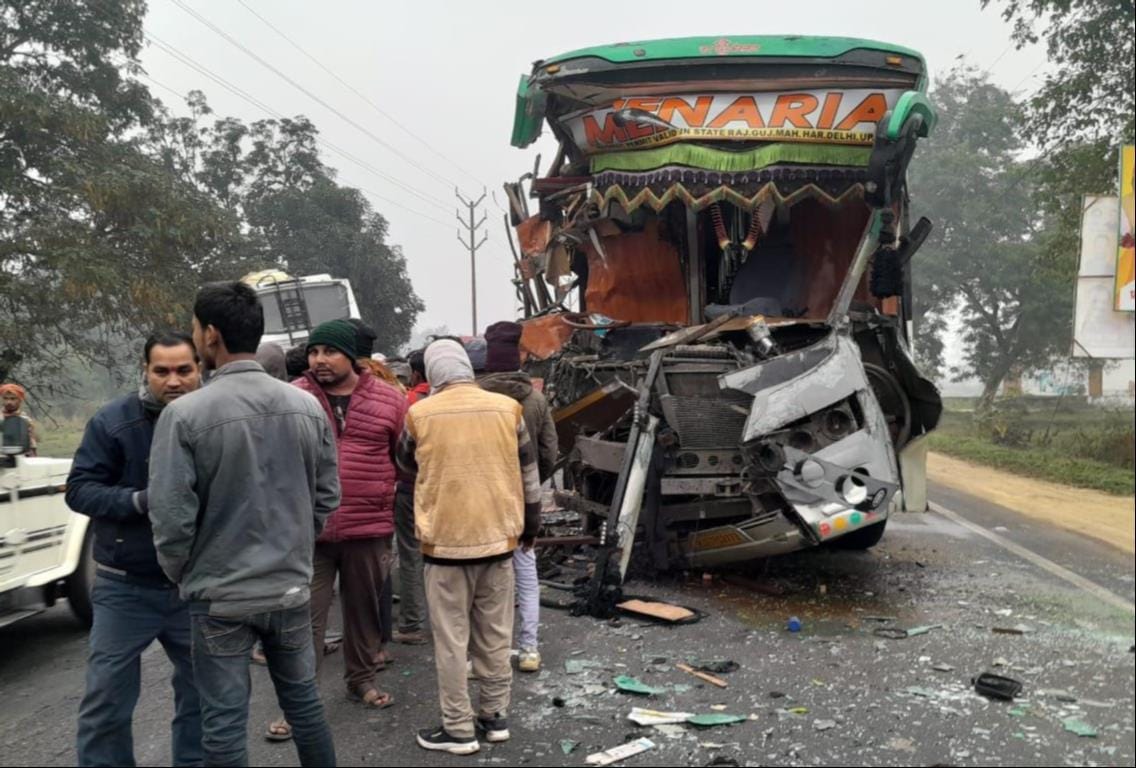 Two private buses collide in fog, 10 injured, three seriously