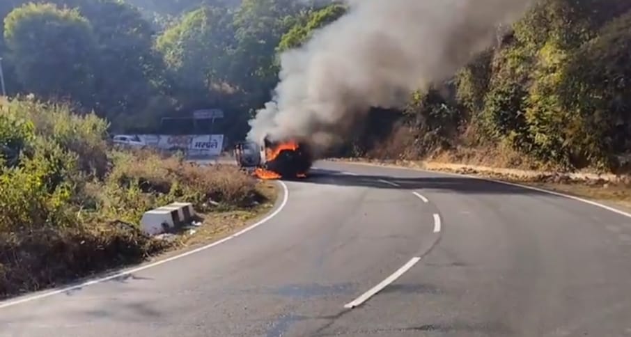 Tourist jeep burnt at a sharp turn in Dhaliara