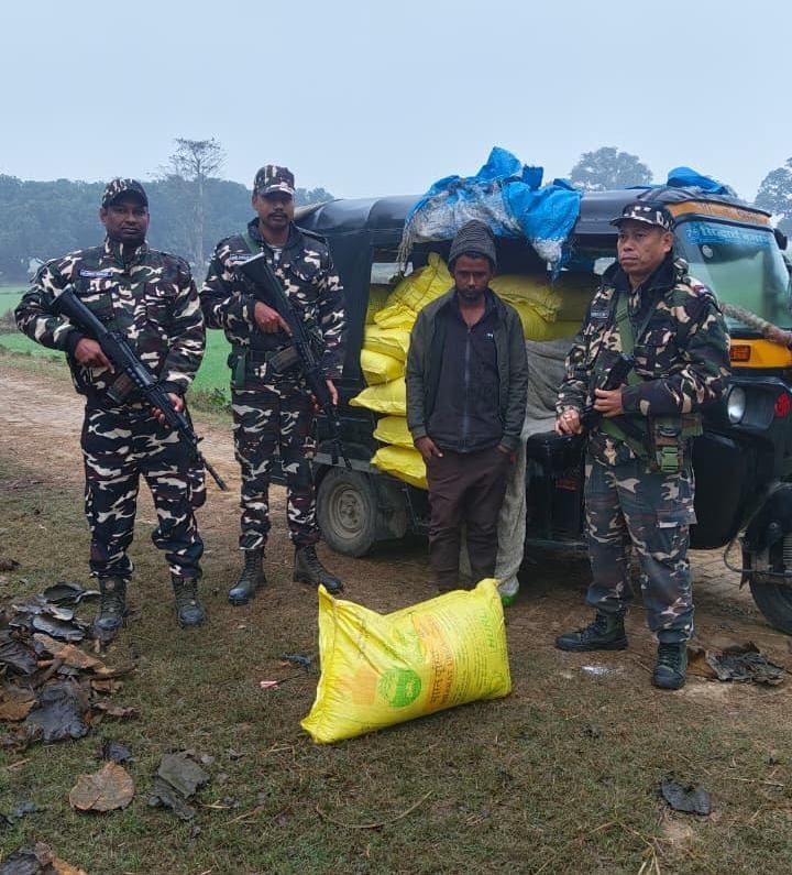 Siddharthnagar News: 27 bags of urea going to Nepal seized, one accused arrested