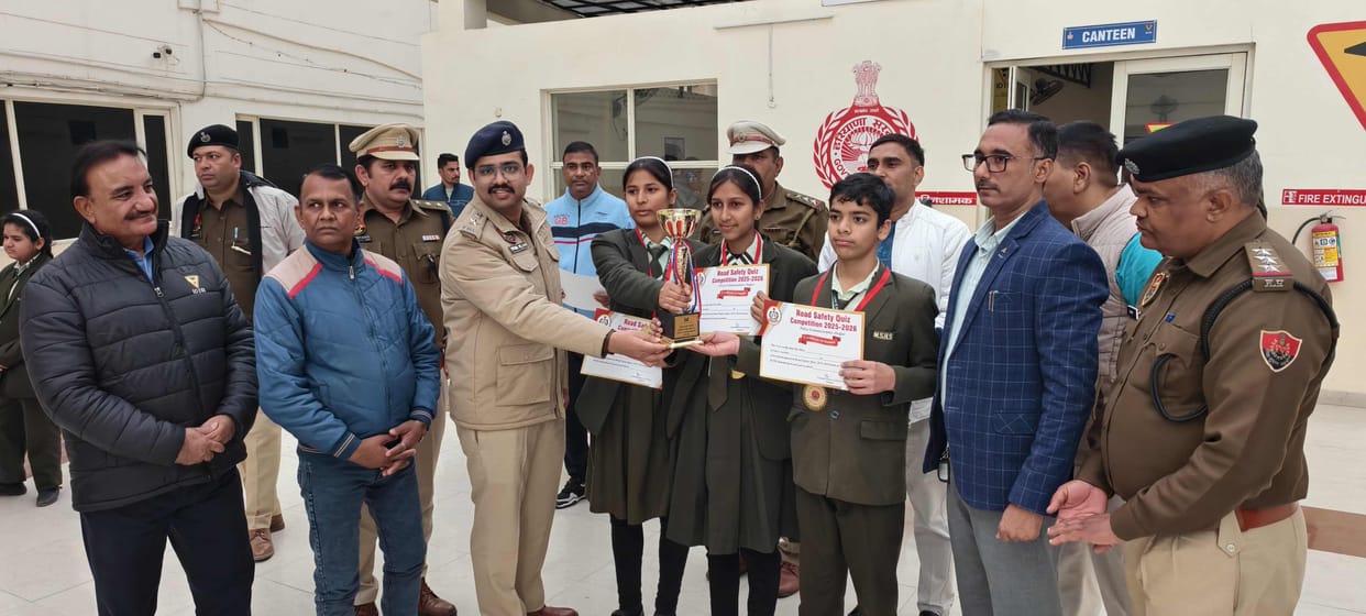 Four teams qualify for the state level in the road safety quiz.