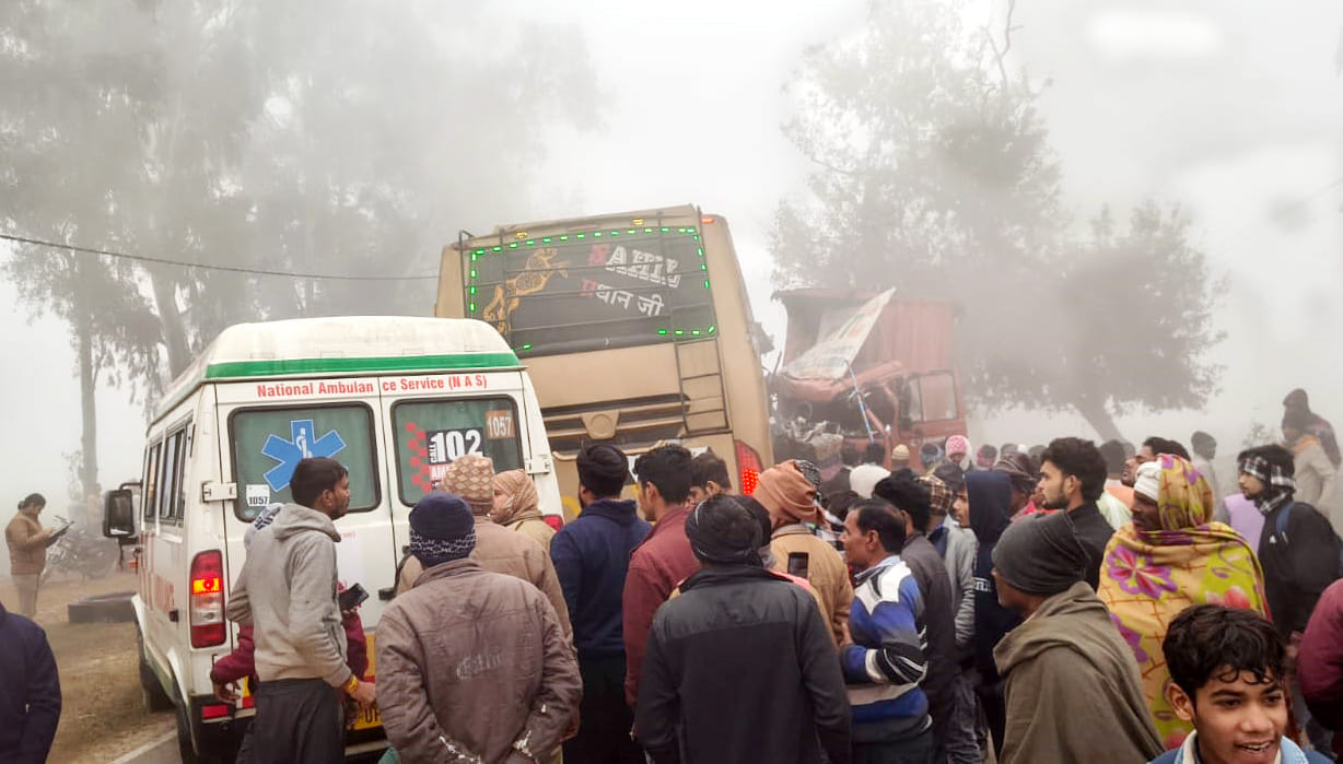 Bus-truck car park on highway in dense fog