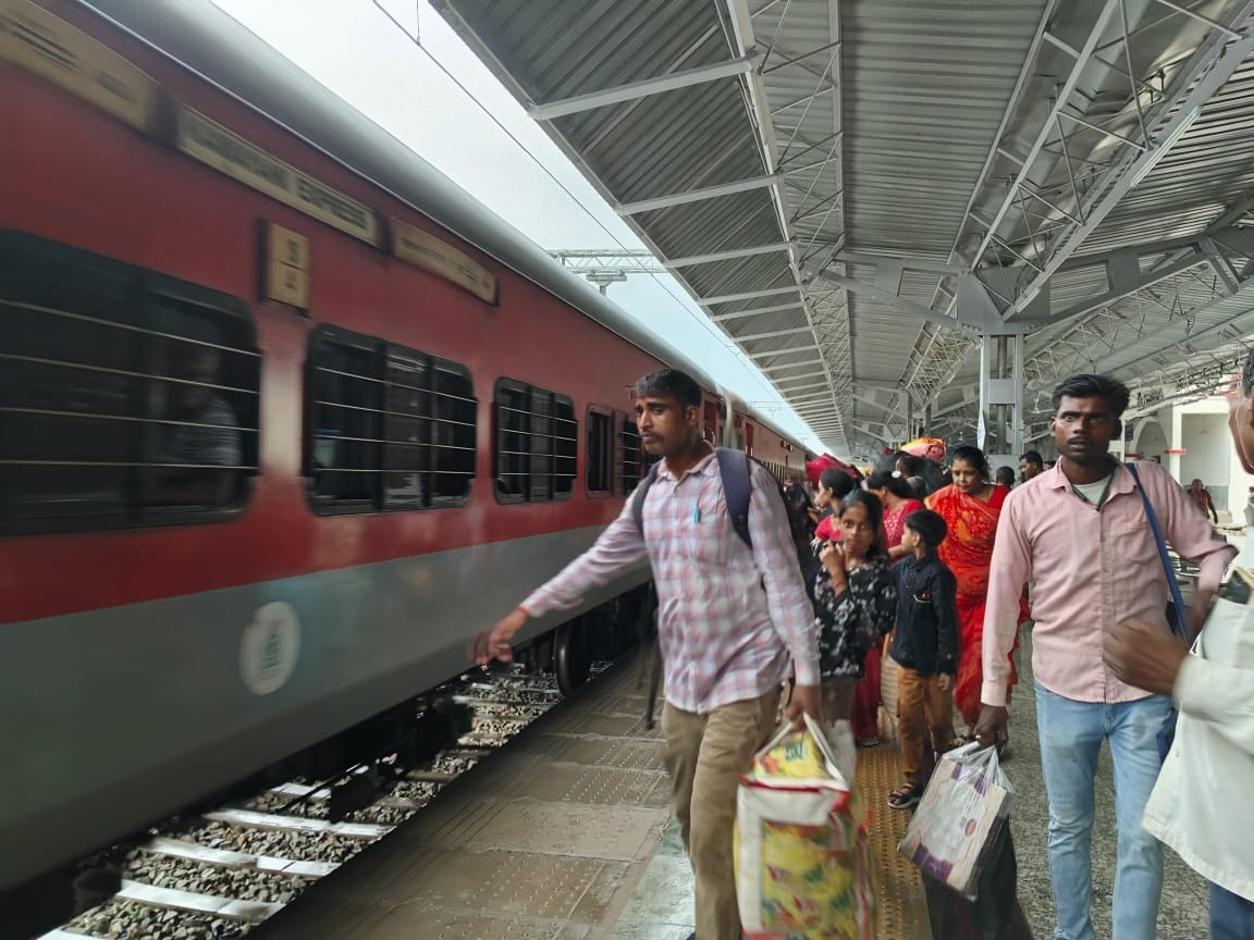 Due to the absence of coach indicators, passengers rush to find their coaches as soon as the train arrives.