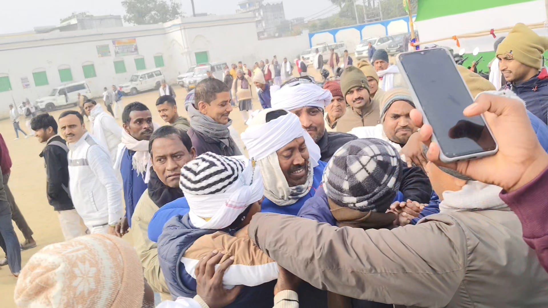 कार्यकर्ता आभार समारोह में हंगामा