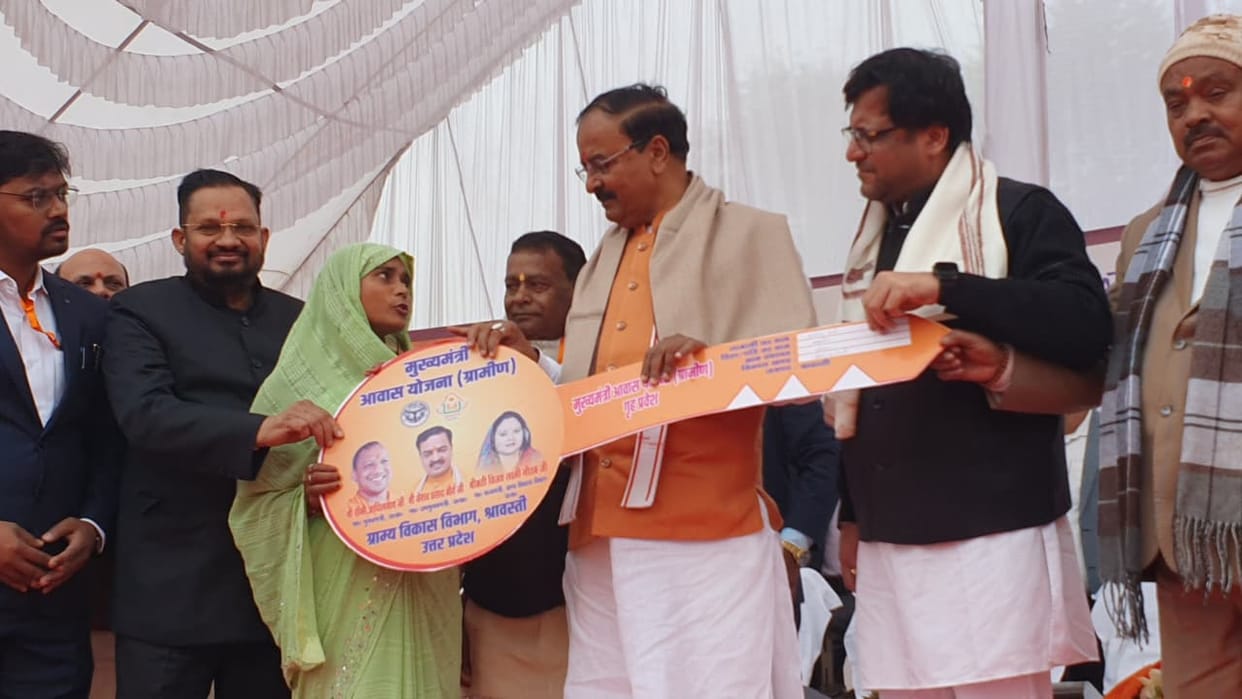 Gift of Rs 4.77 crore to 466 groups