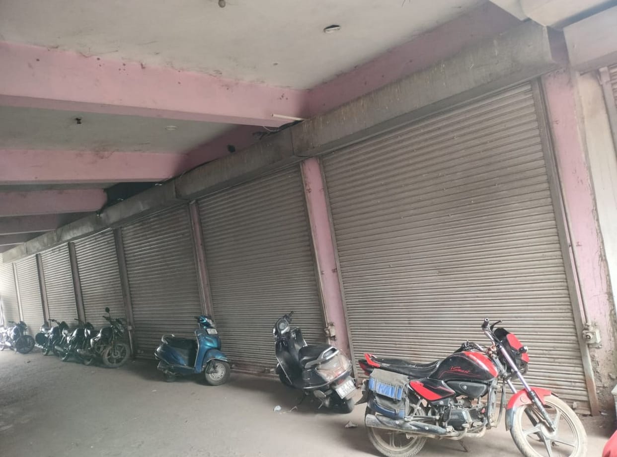 GST team raids a cloth wholesaler shop in Budaun
