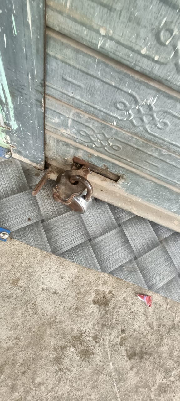 Siddharthnagar News: Cash and jewellery stolen after breaking the locks of two shops
