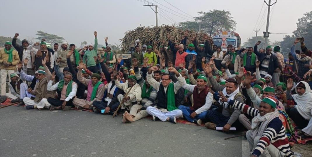 When the officials did not arrive, the farmers blocked the road.