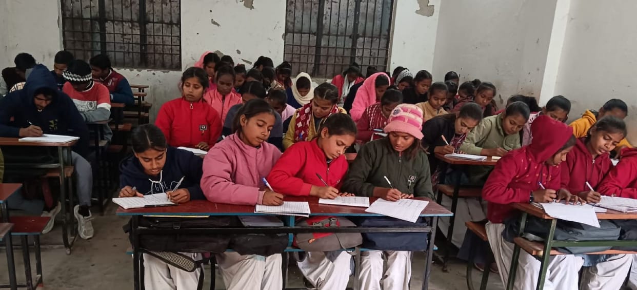 Anjali tops in general knowledge and Arya tops in essay writing