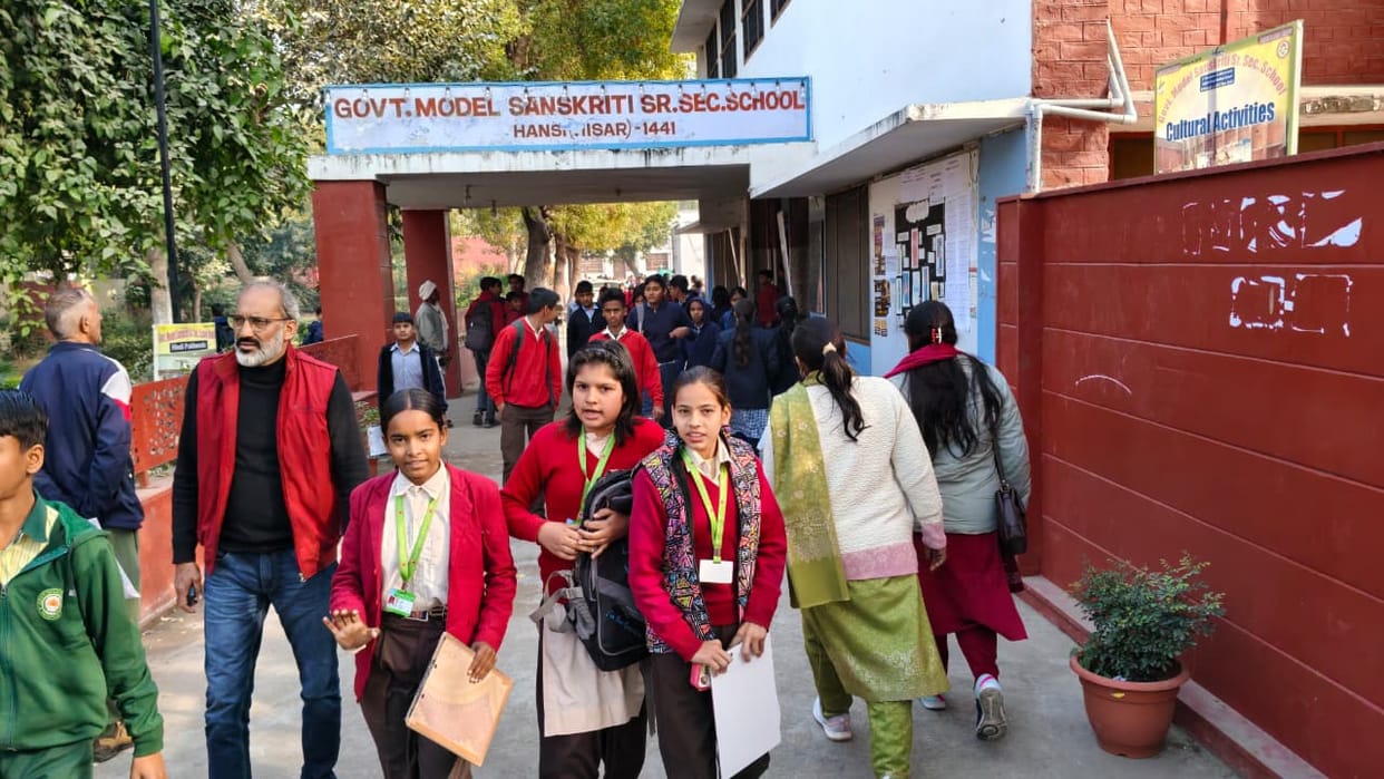 In Hansi, 1071 students took the exam, 539 were absent.