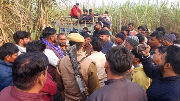 The funeral procession on its way to the cremation ground was stopped; the funeral was held amidst tension.