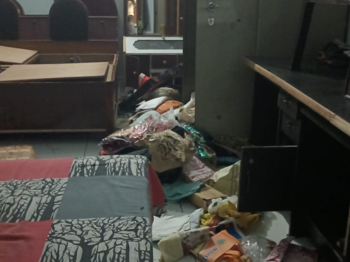 Theft in retired teacher's house, thieves took away DVR also