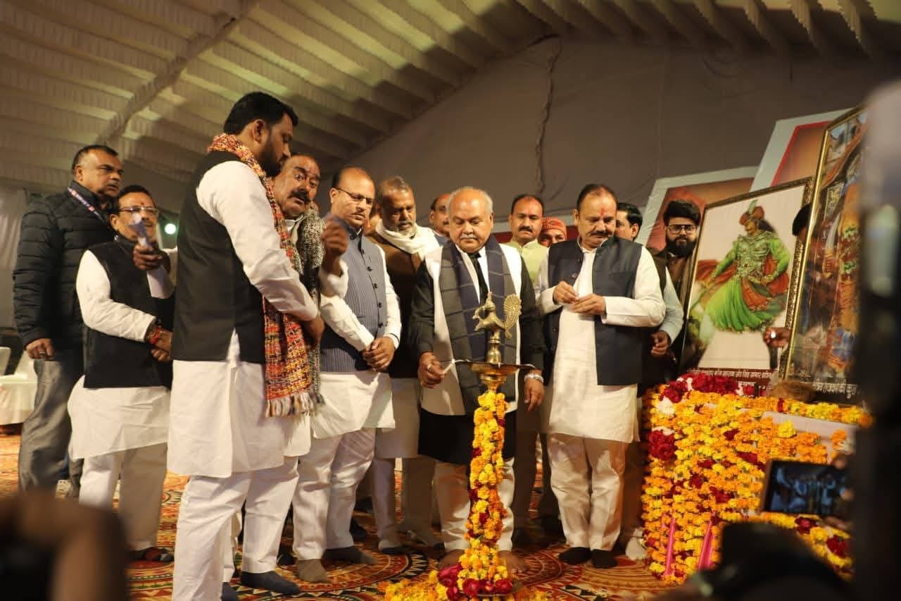 शुभारंभ करते नरेंद्र सिंह तोमर