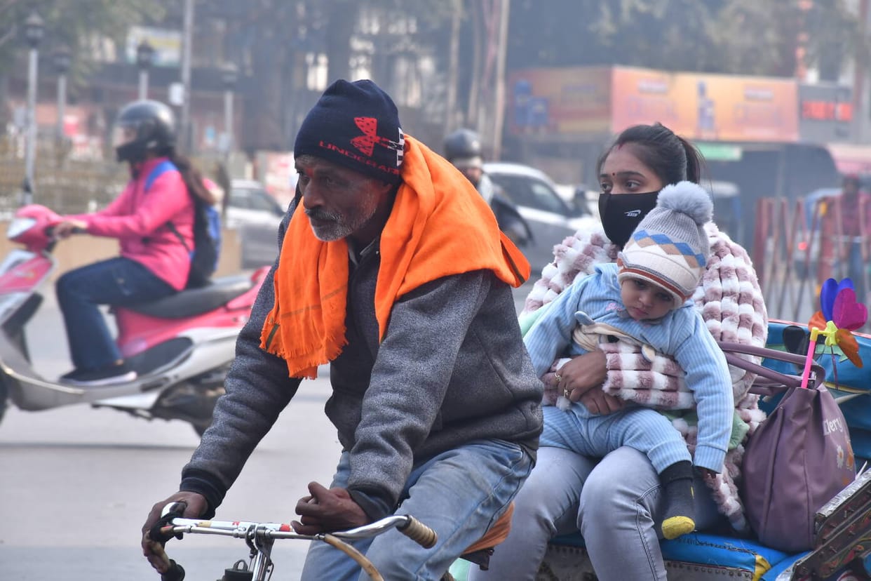 Daytime temperature drops by five degrees, chilly day leaves people shivering