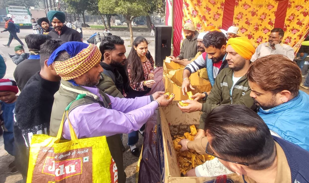 Crowds gathered at the bus stand on Veer Bal Diwas, drivers and conductors tasted the langar.