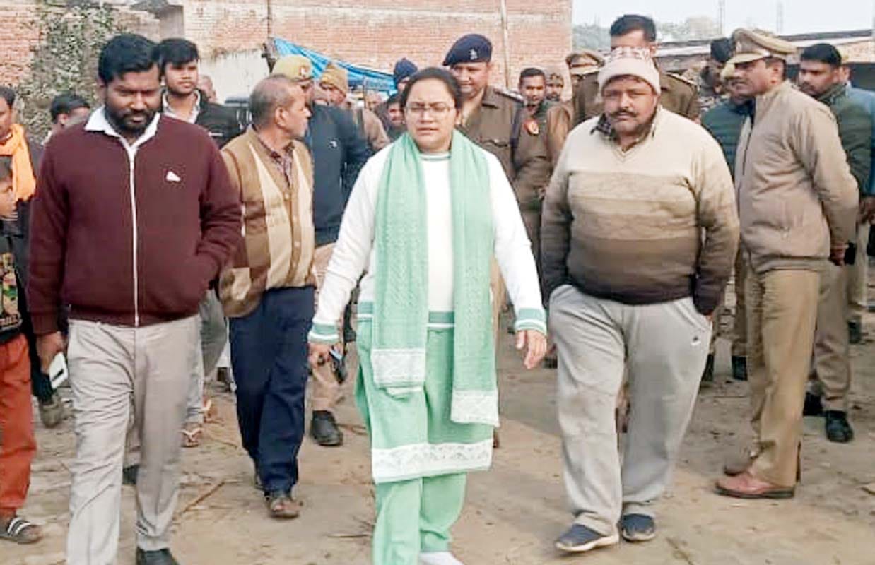 People gathered near the disputed religious site; the Sub-Divisional Magistrate (SDM) and Circle Officer (CO) arrived with forces from several police stations.