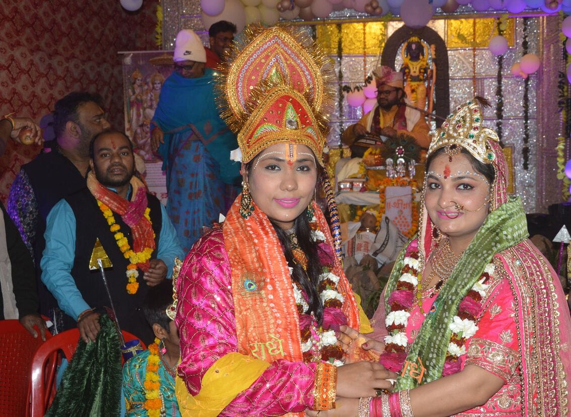The audience was thrilled to hear the story of Sita's marriage in the story of Shri Ram.