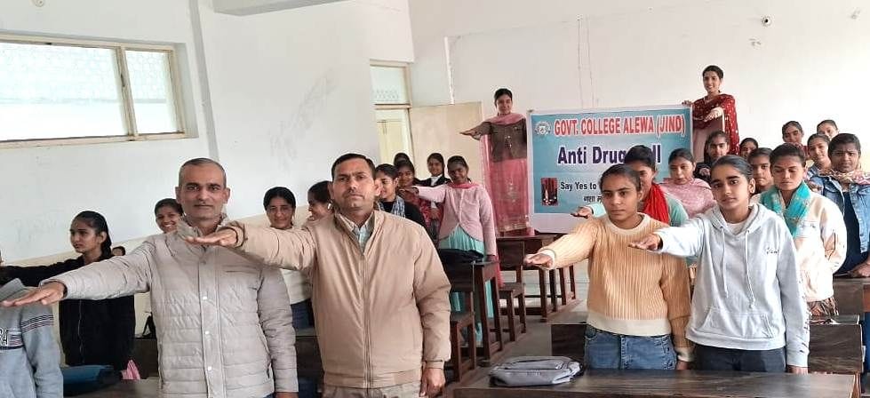 Young people should stay away from drugs: Sunita
