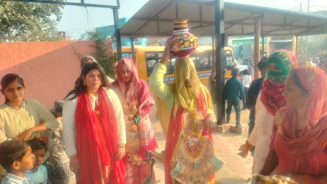A well-worshipping ceremony was performed in Gatauli village upon the birth of a daughter.