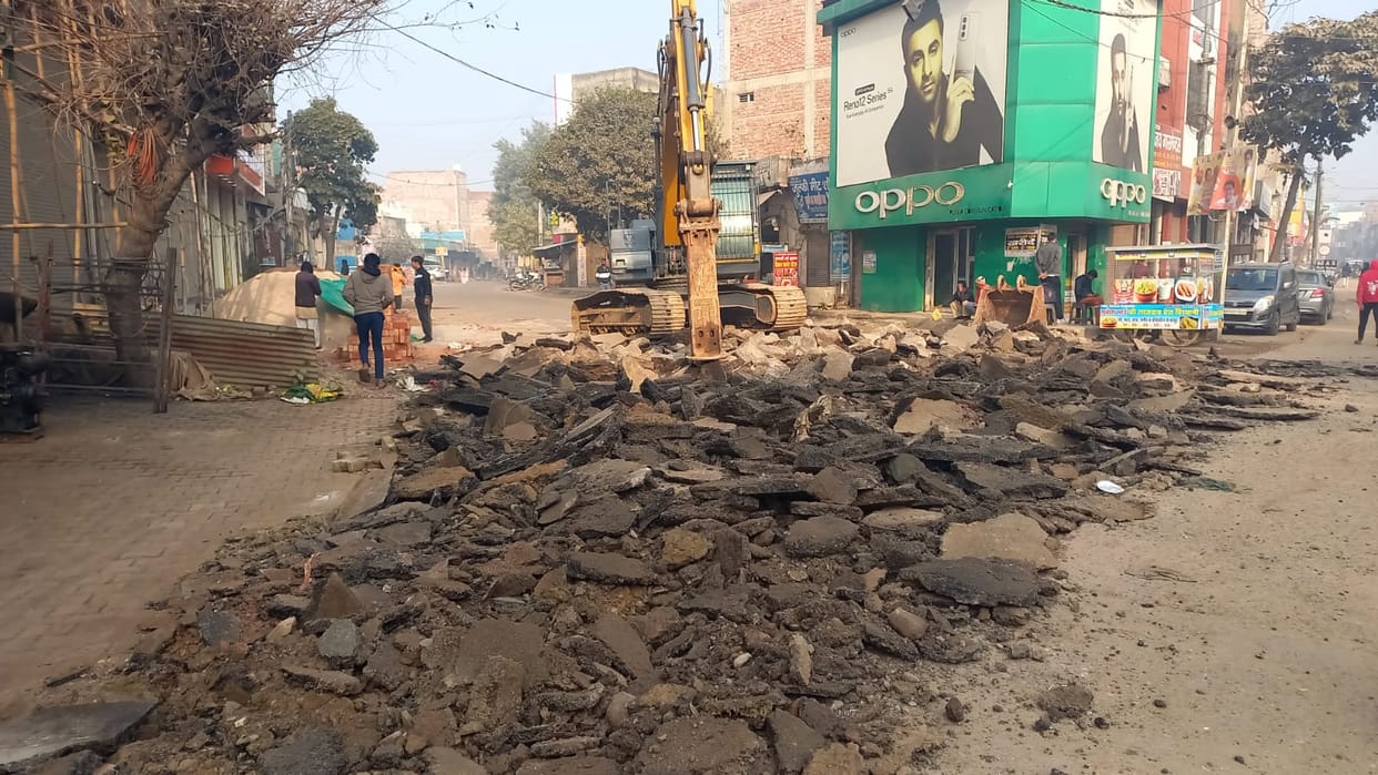 A road will be built from Yadav Dharamshala to Dhaud Chowk, but people are upset because the existing road was dug up without prior notice.