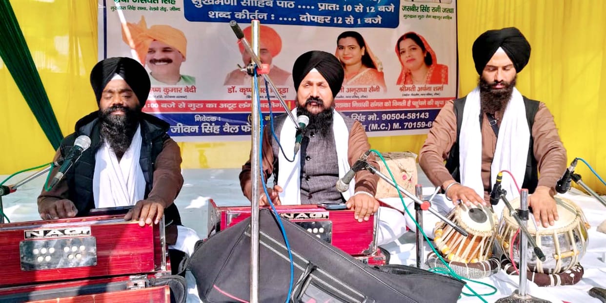 The history of Baba Jeevan Singh's sacrifice was shared with the congregation.