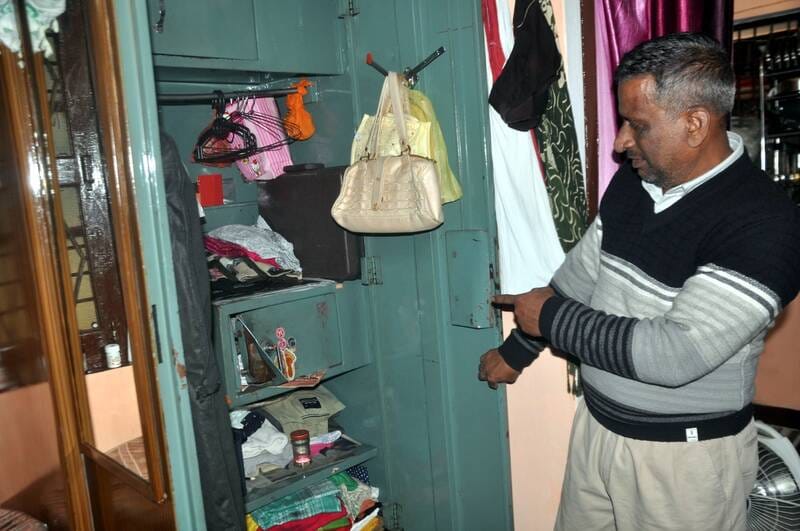 Thieves broke into the orderly's house in the officers' colony and stole valuables worth lakhs of rupees.
