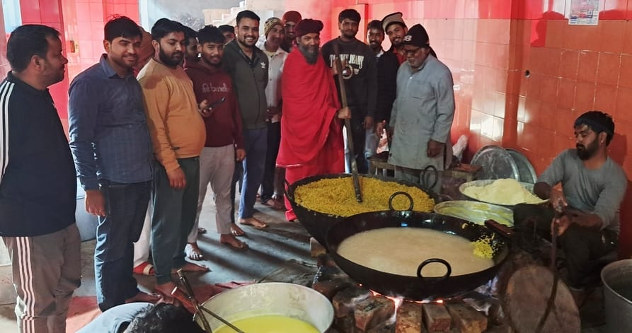 The prasad for the bhandara is being prepared from 51 thousand liters of Ganga water, 400 quintals of sugar and 170 quintals of ghee.
