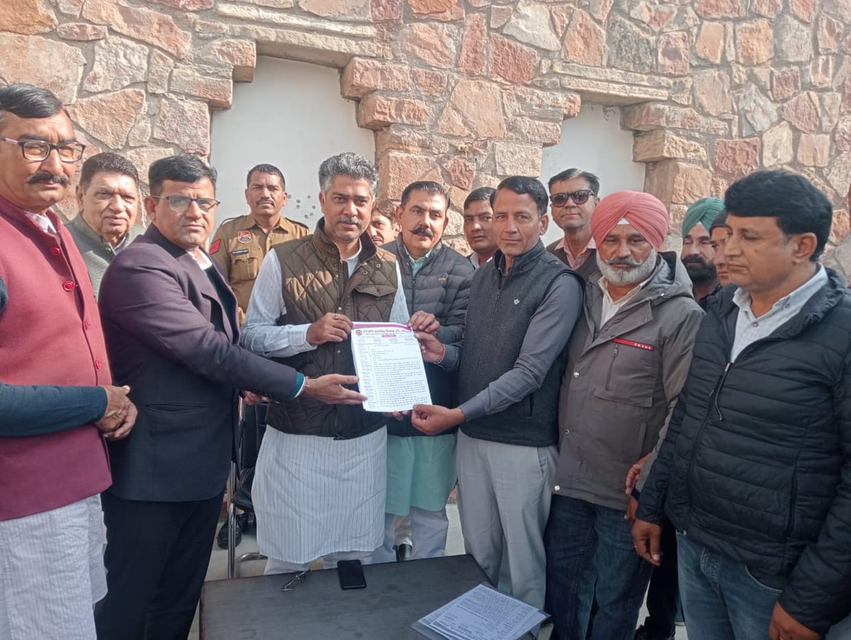 State Primary Teachers Association submitted a memorandum against the Haryana General Transfer Policy.