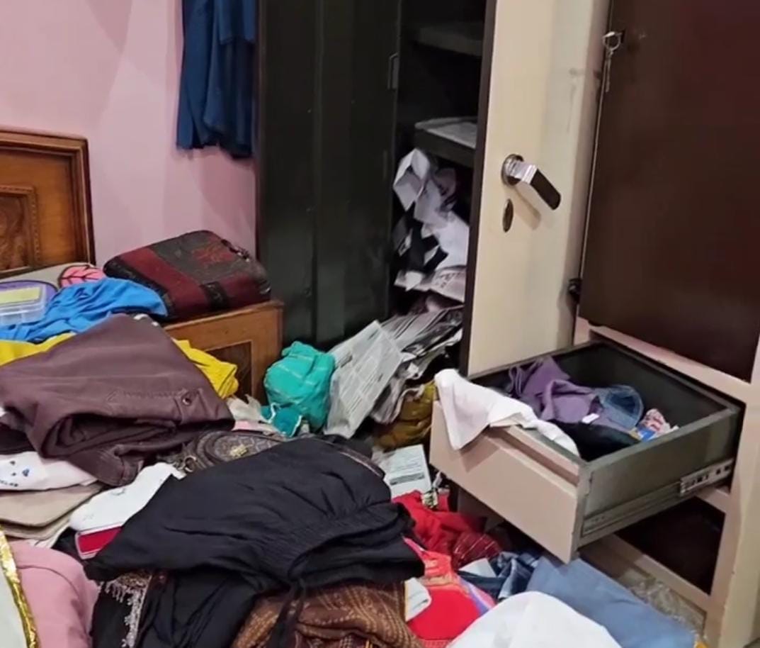 Lakhs stolen from ASI's house, family had gone to village