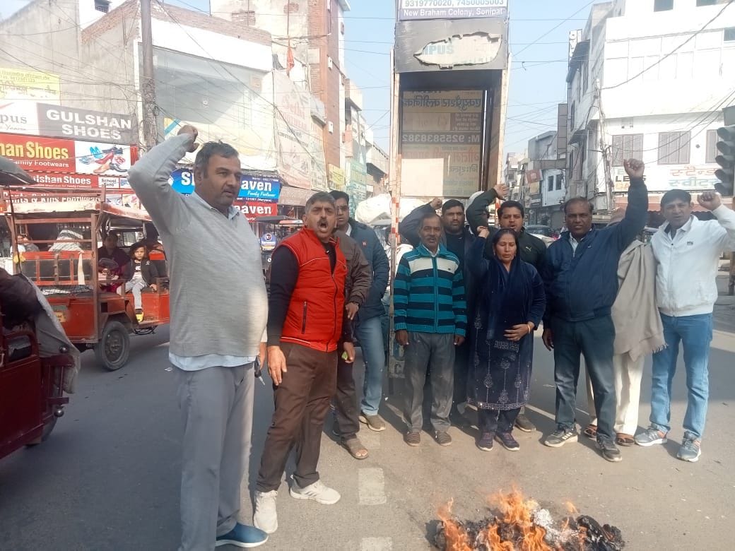 The Aam Aadmi Party (AAP) protested against the suspension of the former MLA's sentence and the granting of bail, and burned an effigy.