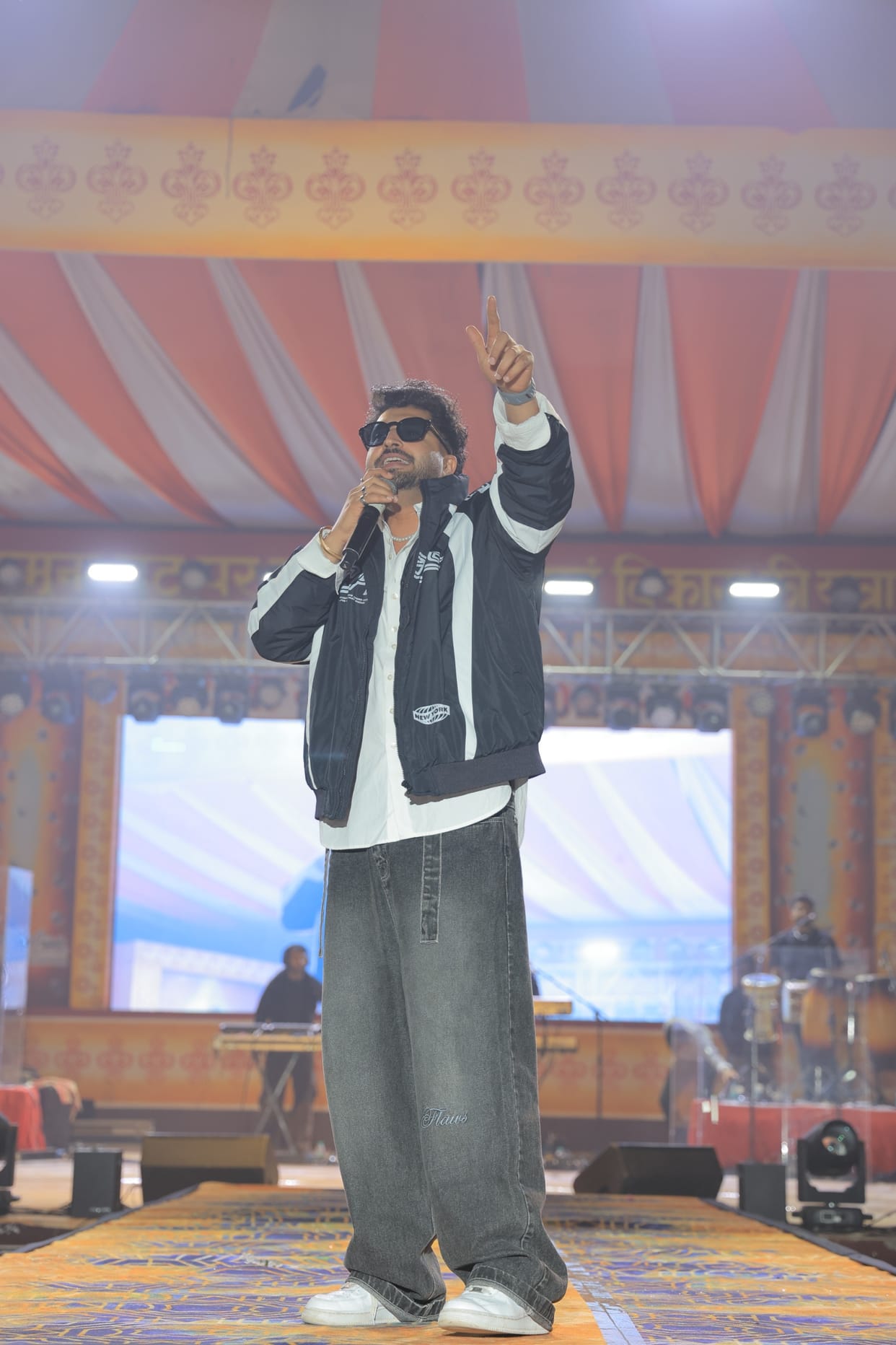 Youth danced to Jassi Gill's songs...created a stir