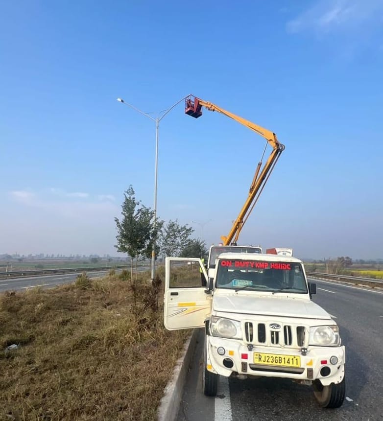Repair work has begun on the streetlights on the KMP expressway, which have been out of order for a year.