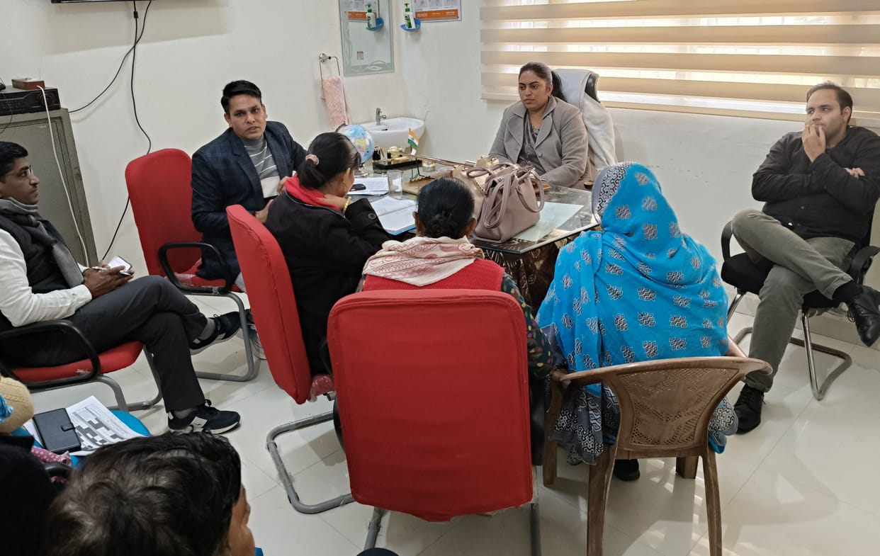 A meeting of health workers was held regarding the TB-free Gram Panchayat campaign.