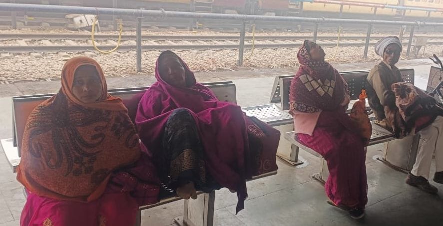 Two weekly express trains were delayed due to fog.