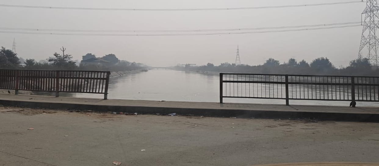 Broken railings cause accident in fog