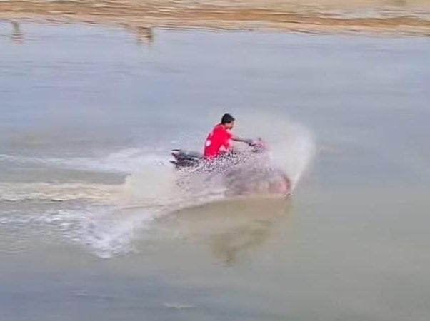 Dangerous stunt done on bike