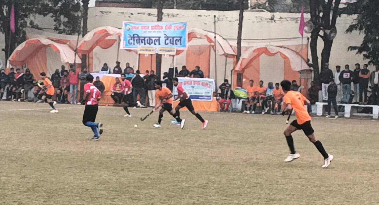 Balrampur and Gola won the quarter finals of the regional hockey tournament