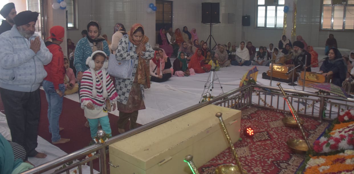 People became emotional after hearing the martyrdom story of Sahibzadas.