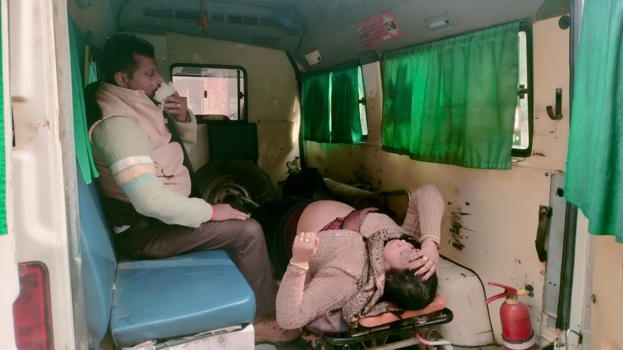 Two cars collide on Mainpuri Road, four people including a couple injured
