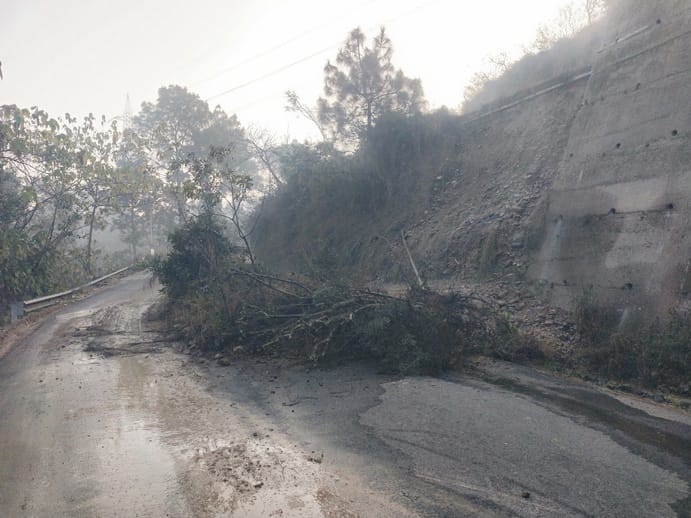 Lhasa falls from a hill onto the road near Lamblu, a major accident averted