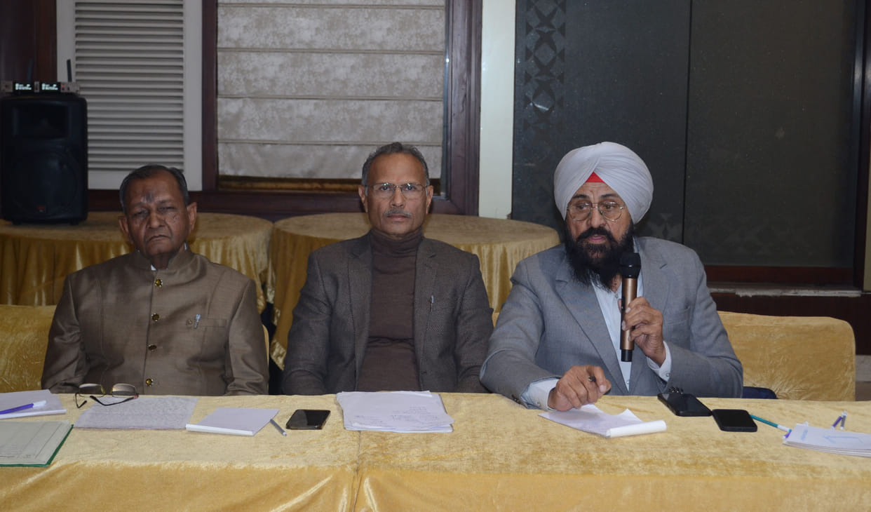 Action will be taken against shopkeepers selling substandard fertilizers, seeds and pesticides.