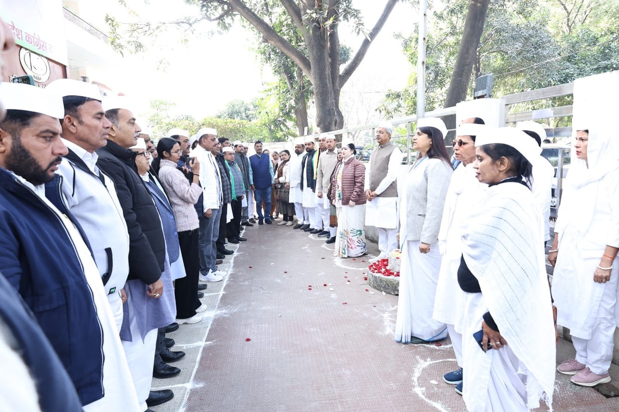 Congress's 140th foundation day celebrated at Haryana PCC office.